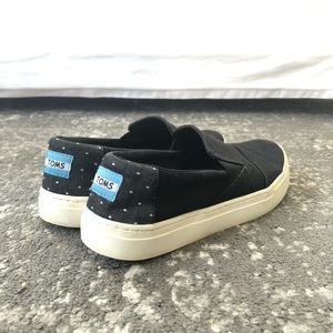 Women’s Toms shoes